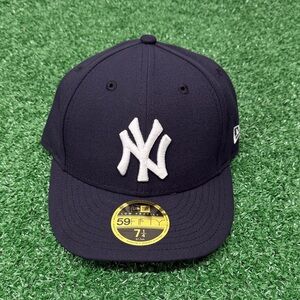 New Era 59FIFTY New York Yankees Classic Logo Fitted Cap size 7 1/4 NWT